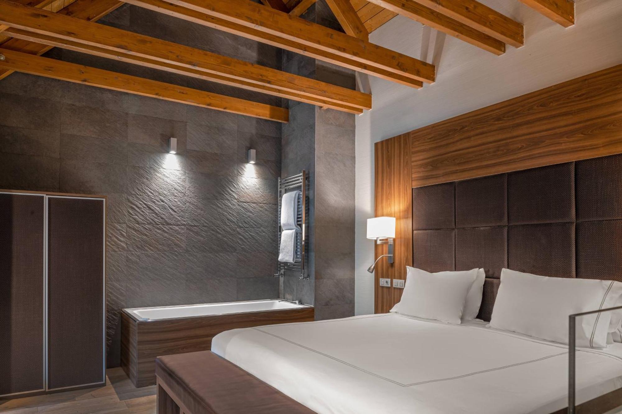 Hotel Ac Baqueira Ski Resort, Autograph Collection Baqueira Beret Exteriör bild