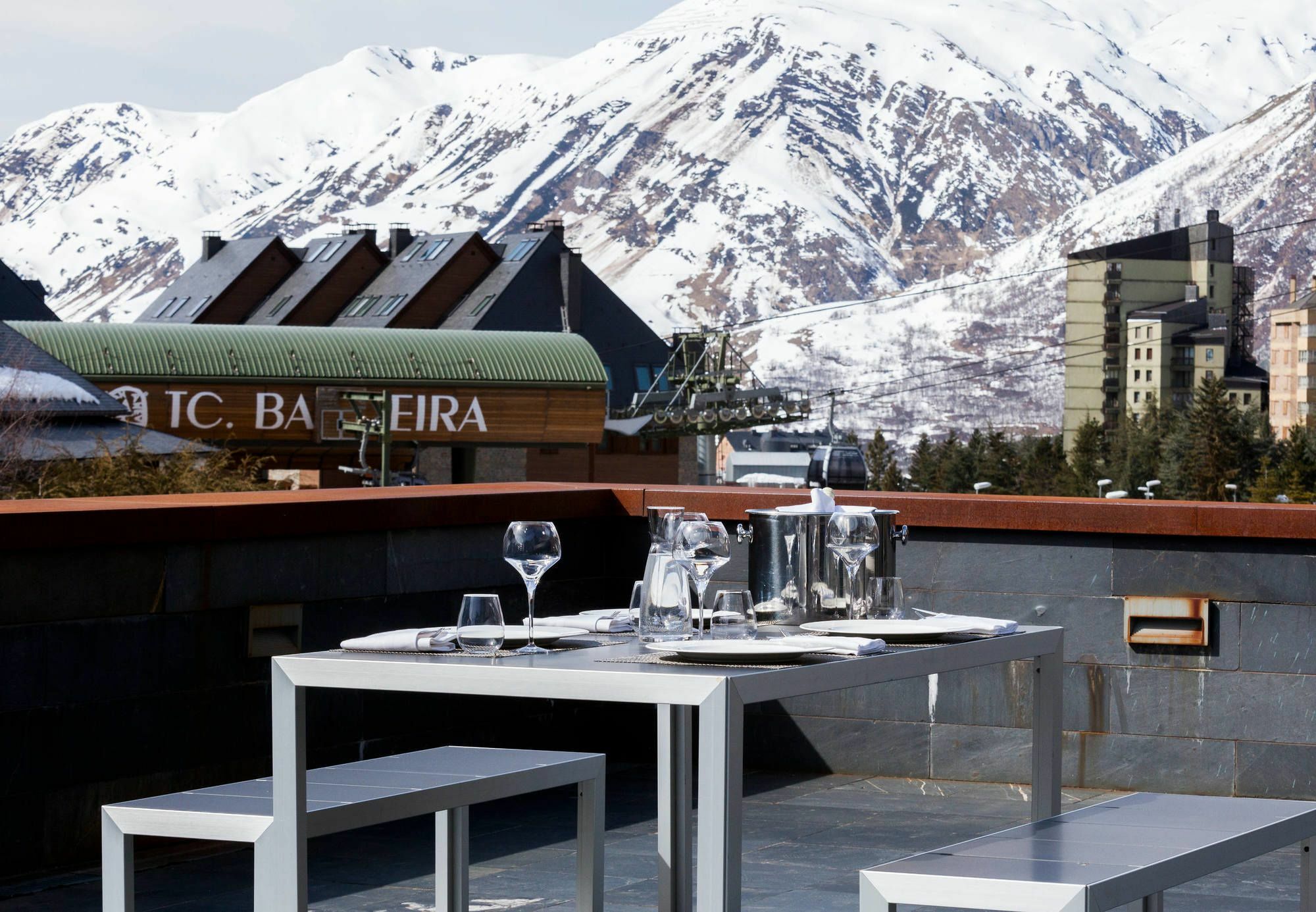 Hotel Ac Baqueira Ski Resort, Autograph Collection Baqueira Beret Exteriör bild